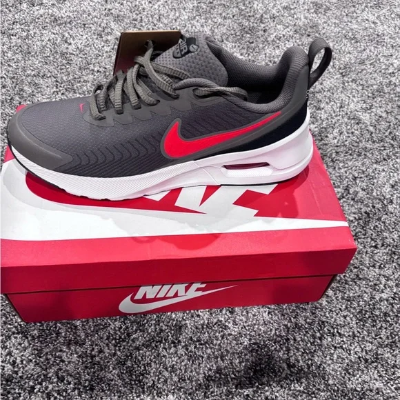 Nike Men’s Air Max Nuaxis size 10.5 M red & grey NWT - Picture 4 of 5